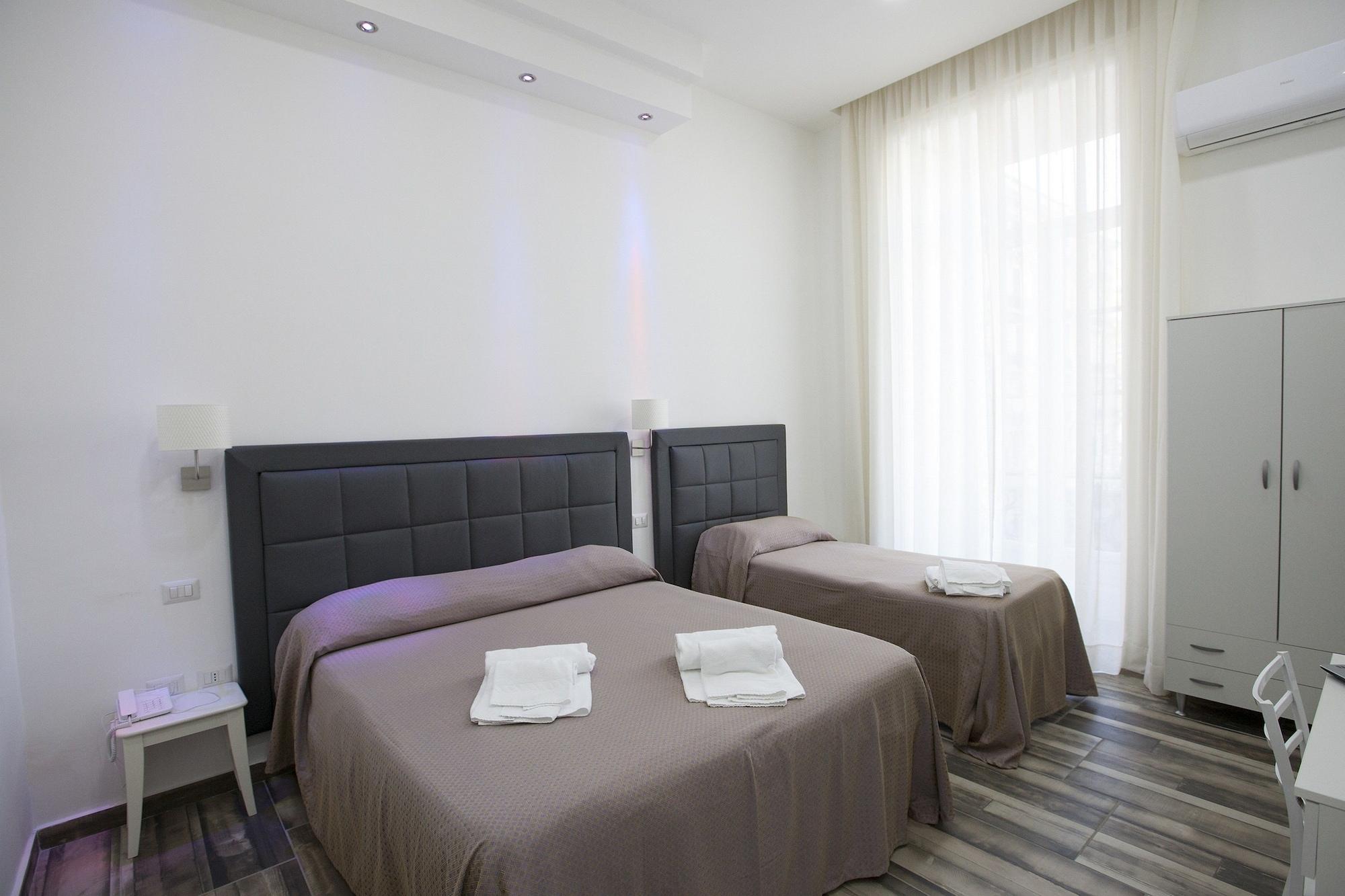 Napoli Garibaldi Square Bed & Breakfast エクステリア 写真