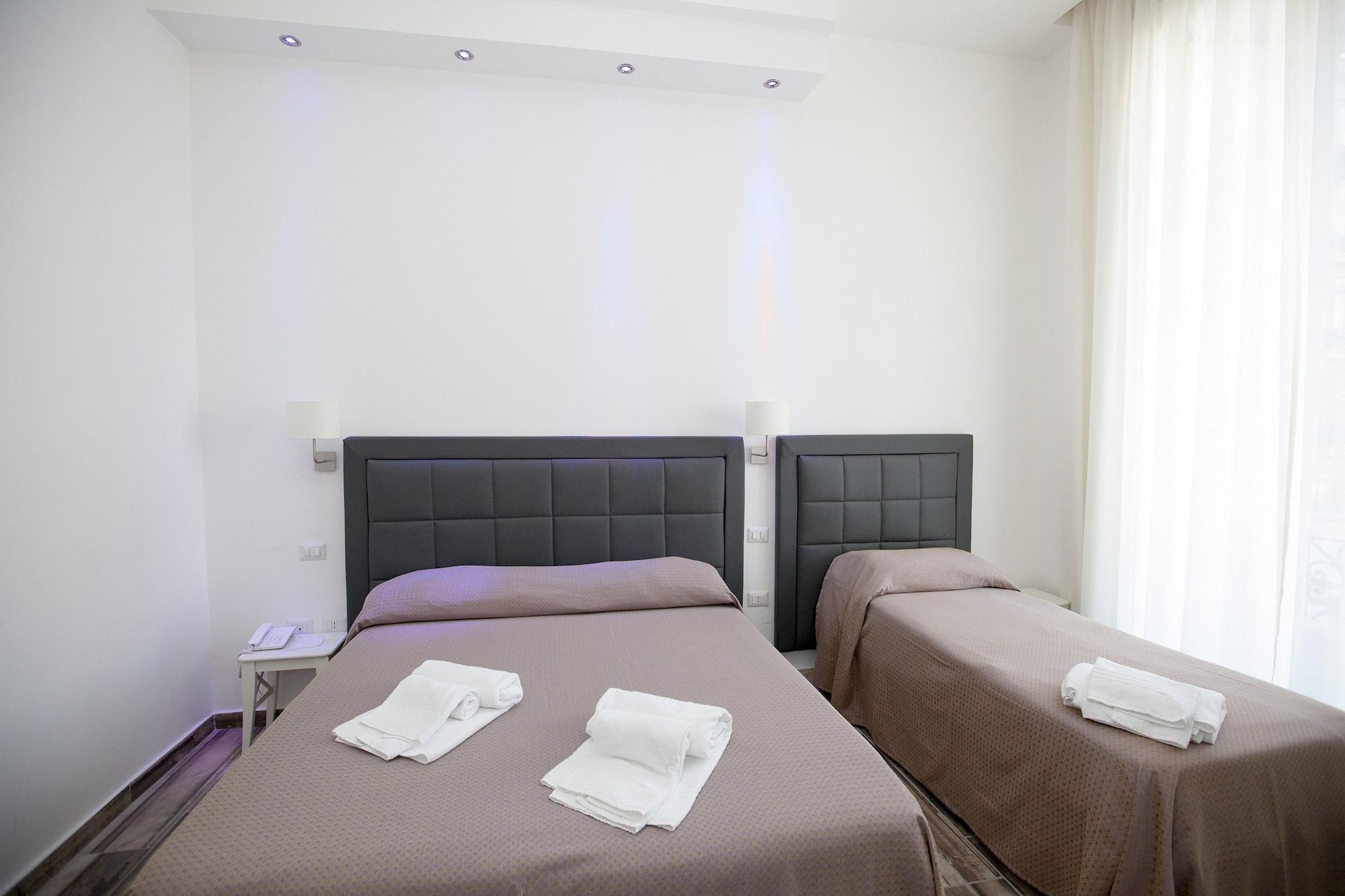 Napoli Garibaldi Square Bed & Breakfast エクステリア 写真